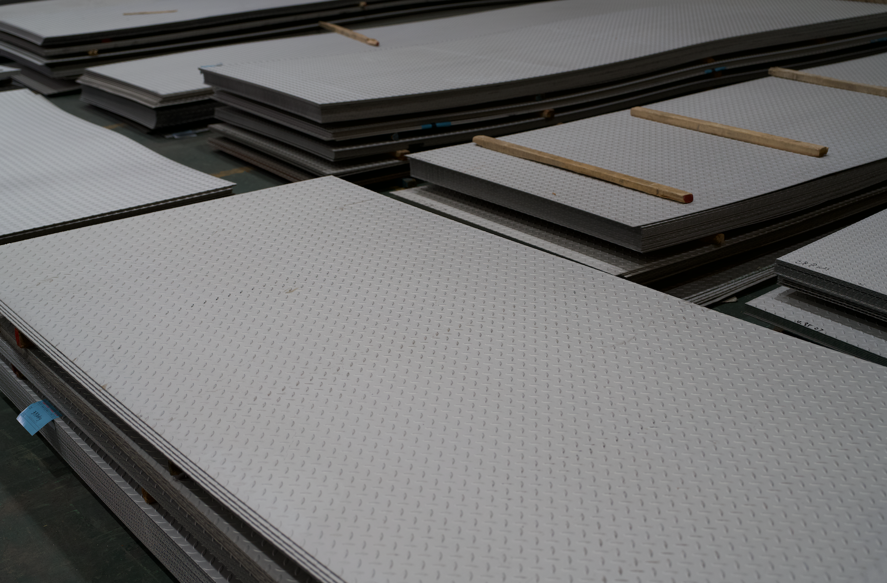 China Stainless Steel Checkered Plate Buying Guide: Grades, Patterns, Thickness and Supplier Selection